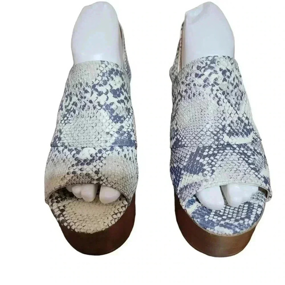 Qupid Sling Back Chunky Platforms. Size 7 - Picture 4 of 13